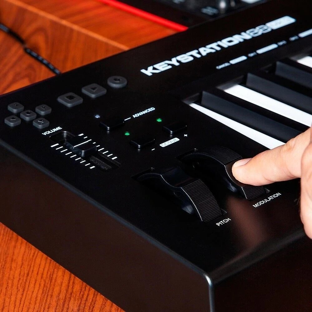 Tastierë MIDI M-AUDIO Keystation 88 MK3, 88 çelësa, USB, e Zezë dhe e Bardhë