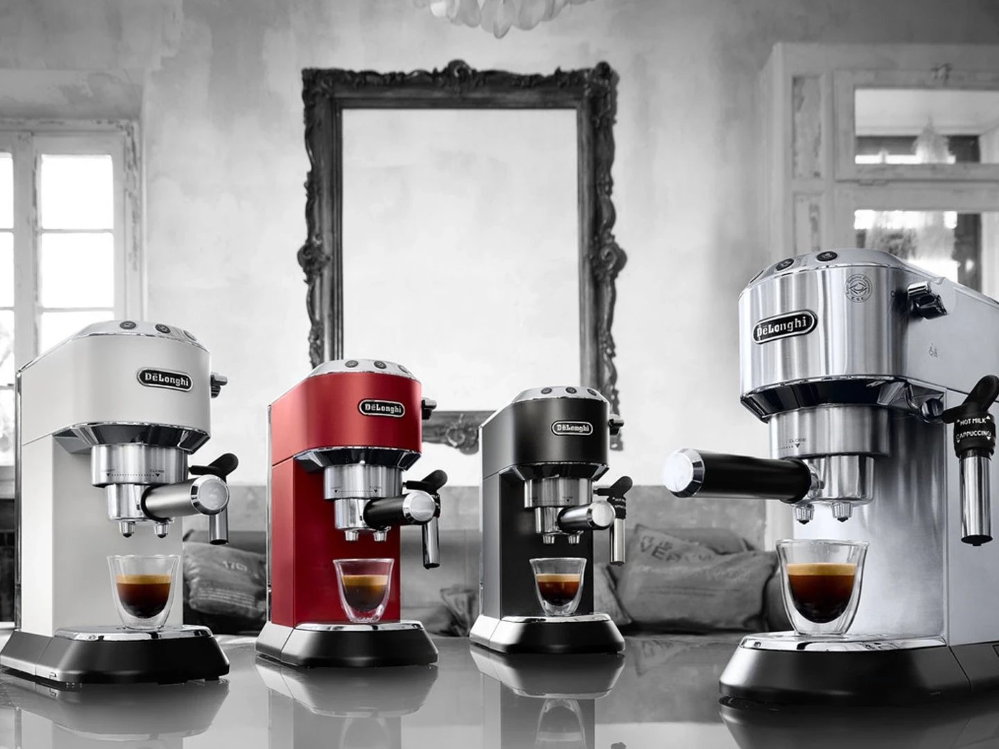 Makina për kafe De'Longhi, modeli EC 685, e zezë