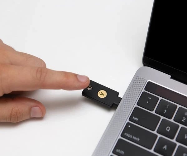 Çelësi i sigurisë Yubico, YubiKey 5C NFC, i zi