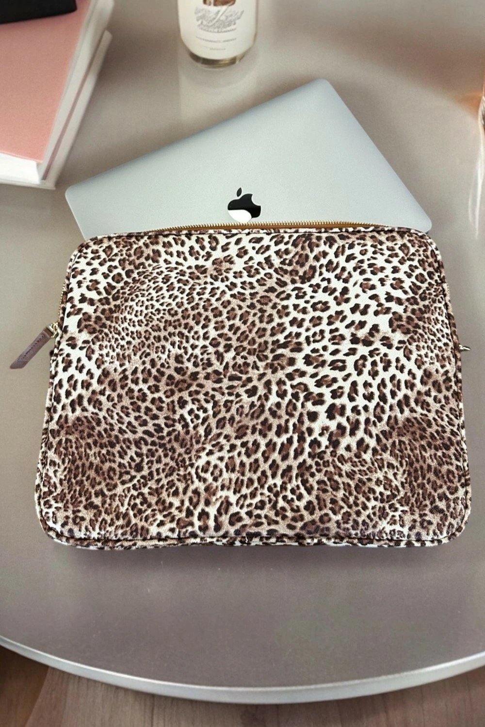 Çantë laptopi dhe tableti Bahels, model leopard, e zezë