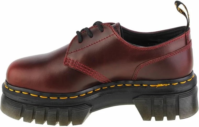 Atlete femra Dr Martens, kafe dhe të kuqe