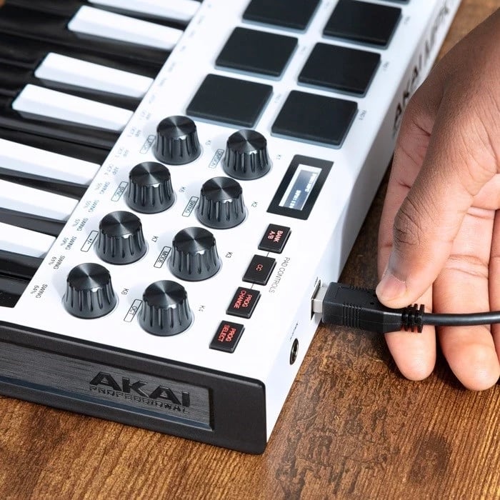 Tastierë Kontrolluese AKAI MPK Mini MK3, MIDI USB, e Zezë dhe e Bardhë