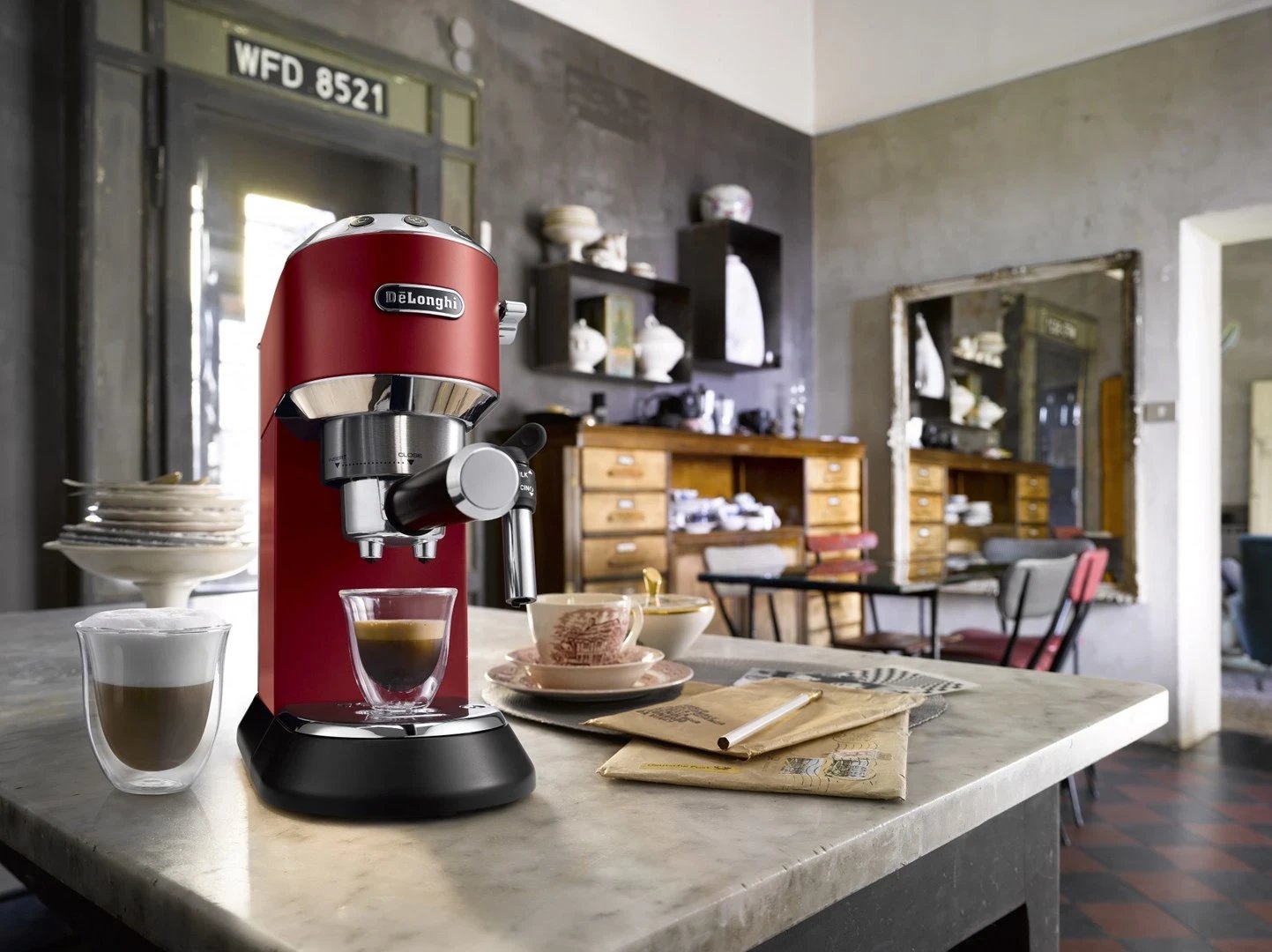 Aparat për kafe De’Longhi Dedica Style EC 685.R, 1300W, 1.1L, i kuq