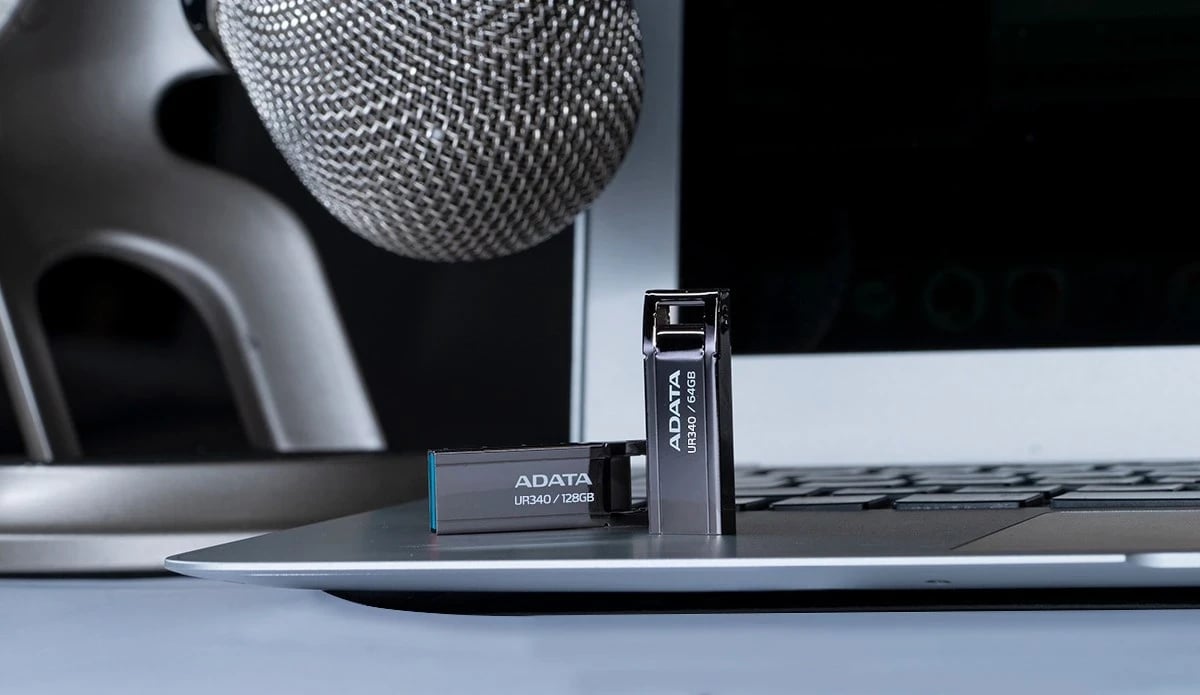 USB Adata UR340, 3.1 Gen 2, 128 GB, e zezë