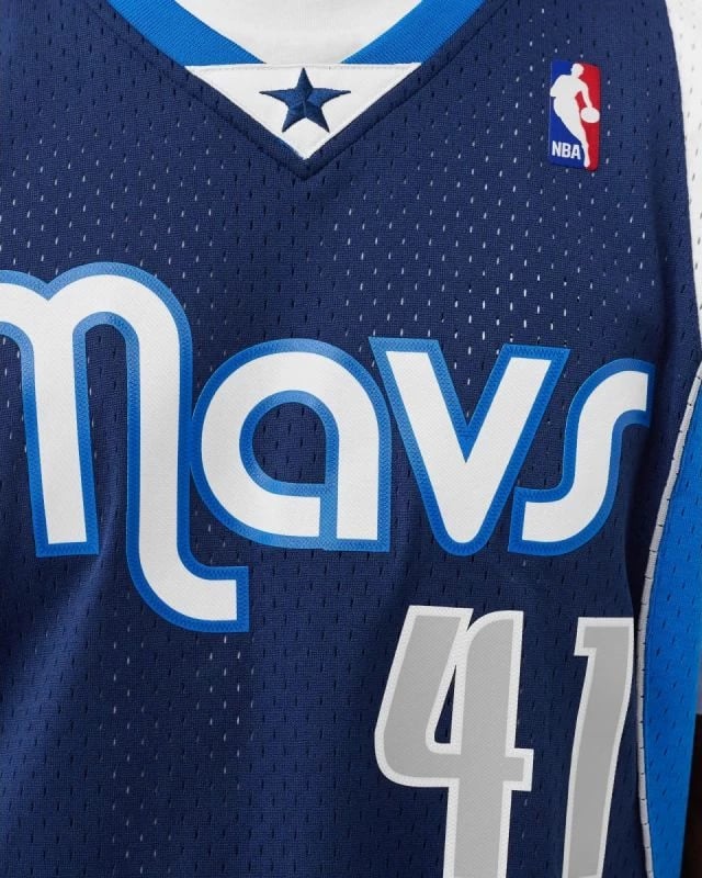 Maicë për meshkuj Mitchell & Ness, NBA Swingman Dallas Mavericks Dirk Nowitzki, blu e errët