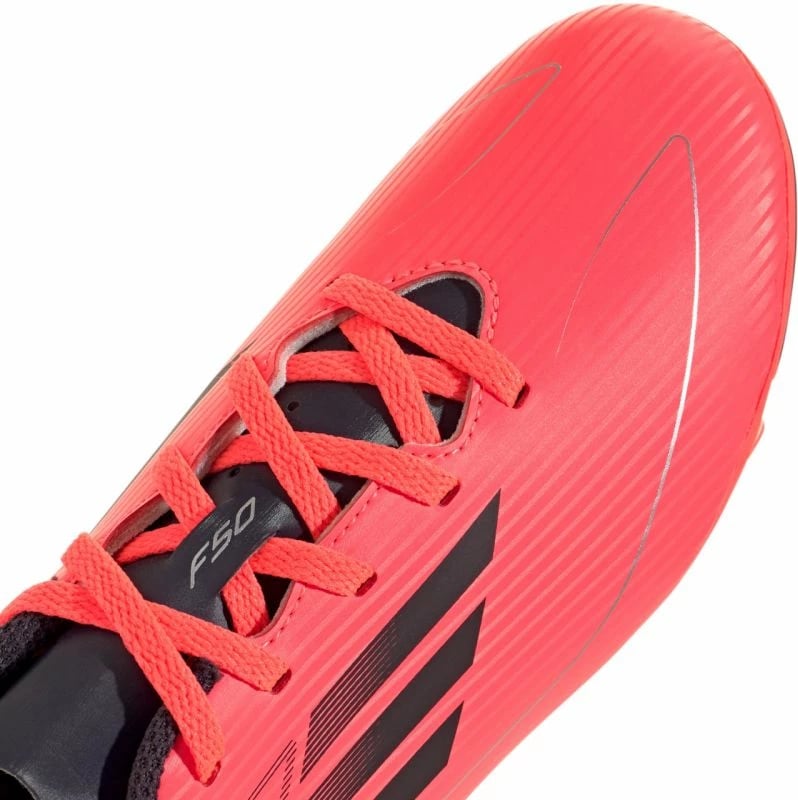 Atlete futbolli adidas fëmijë, të kuqe dhe rozë