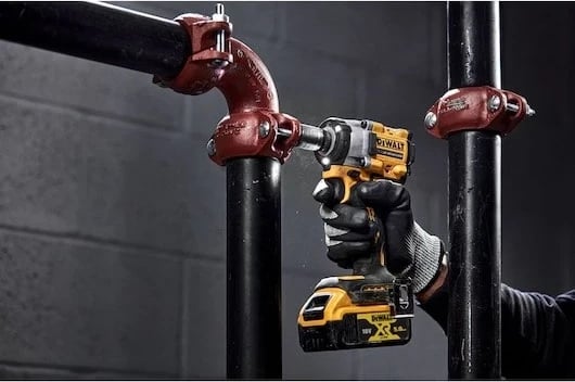 Çelës goditës DeWalt, 18V, me bateri Li-Ion, i zi