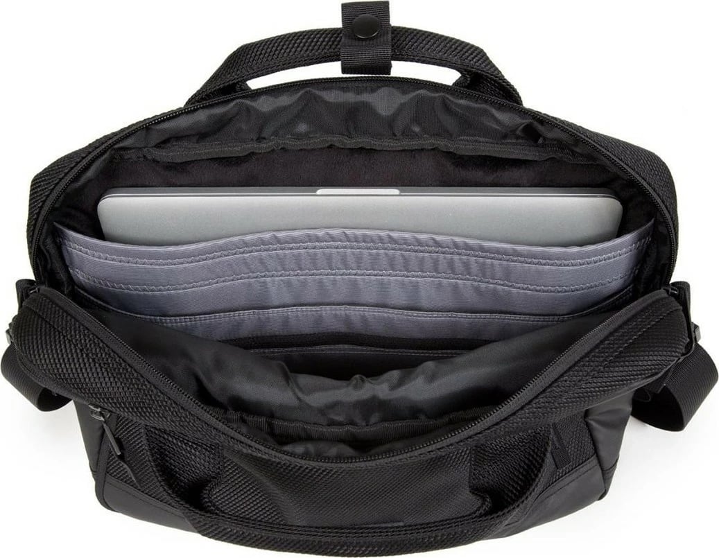 Çantë laptopi unisex Eastpak Acton EK42F, e zezë