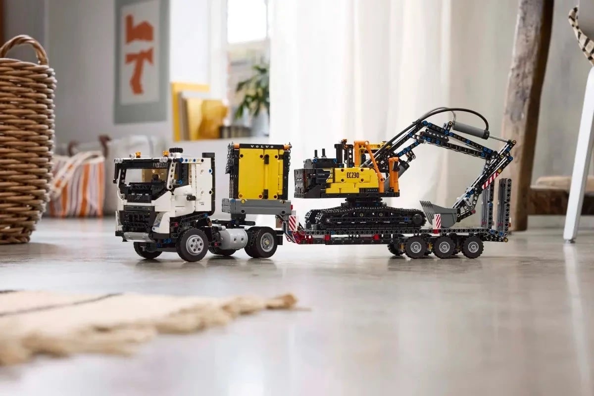 Set Lego Technic 42175 Volvo FMX Truck & EC230 Electric Excavator