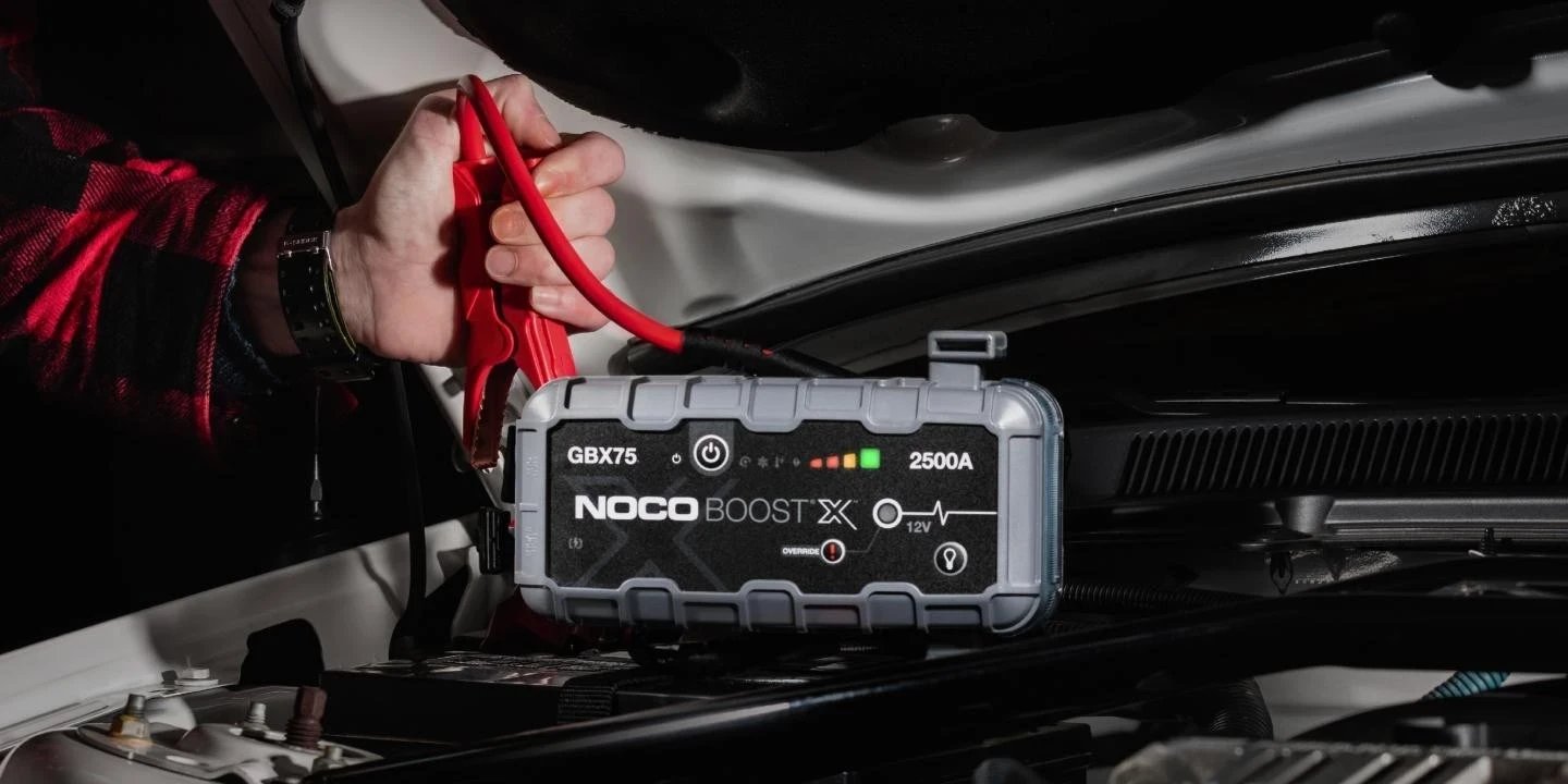 Jump starter NOCO GBX75, 2500 A, e zezë