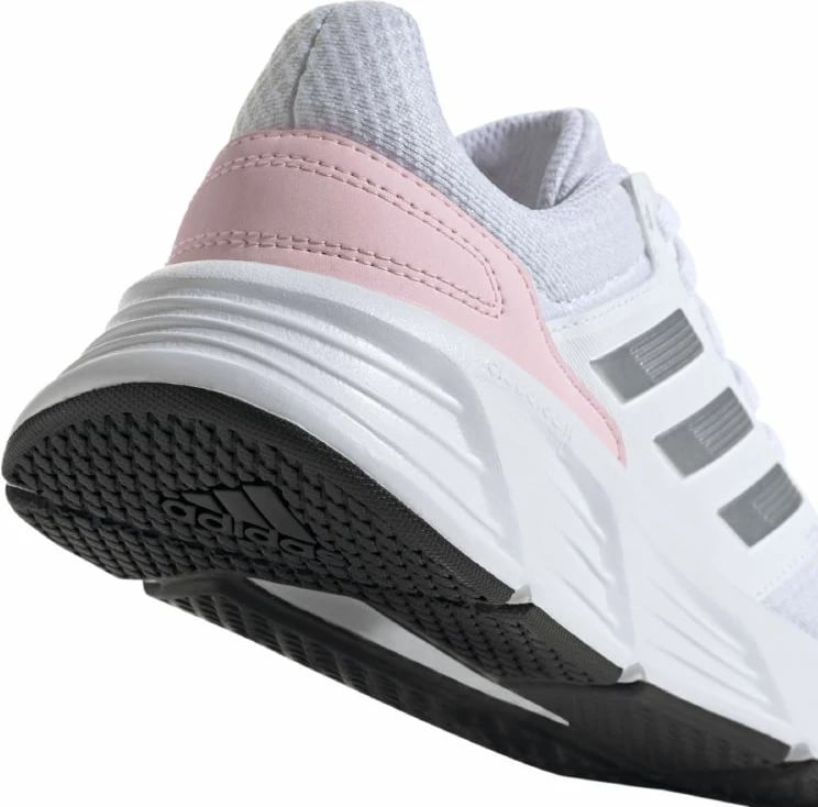 Atlete për femra Adidas Galaxy 6, të bardha