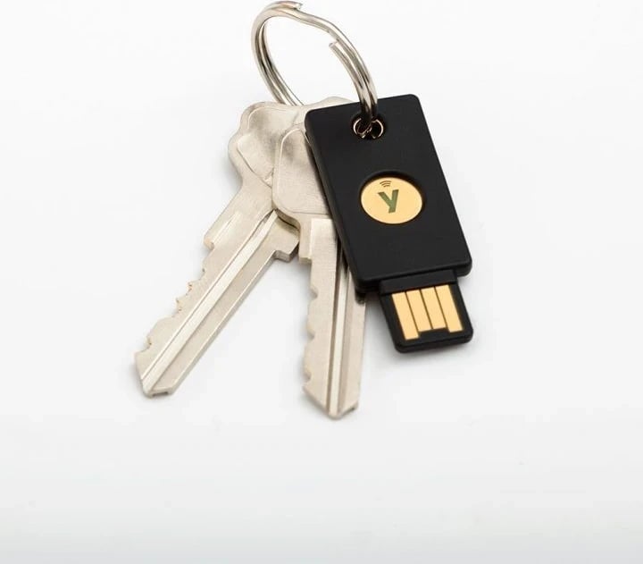 Çelës sigurie YubiKey 5 NFC, i zi