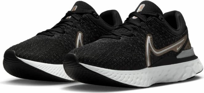 Atlete për vrapim për femra Nike React Infinity Run Flyknit 3, të zeza