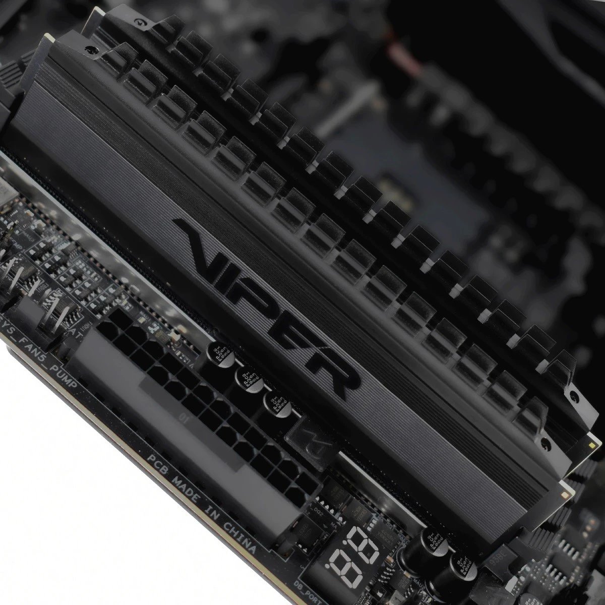 RAM Memorie Patriot Viper Blackout CL18, 16GB DDR4