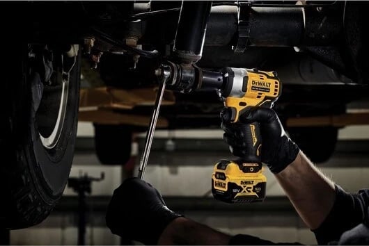 Çelës fuqie DeWALT DCF901P2-QW, 1/2" 340 N⋅m, Zi dhe Verdhe, 12 V