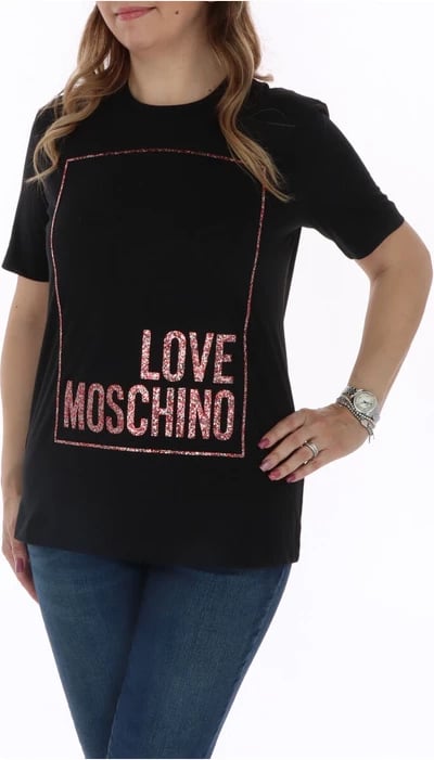 Maicë Love Moschino, femra