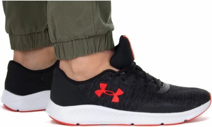 Këpucë për stërvitje Under Armour, të zeza