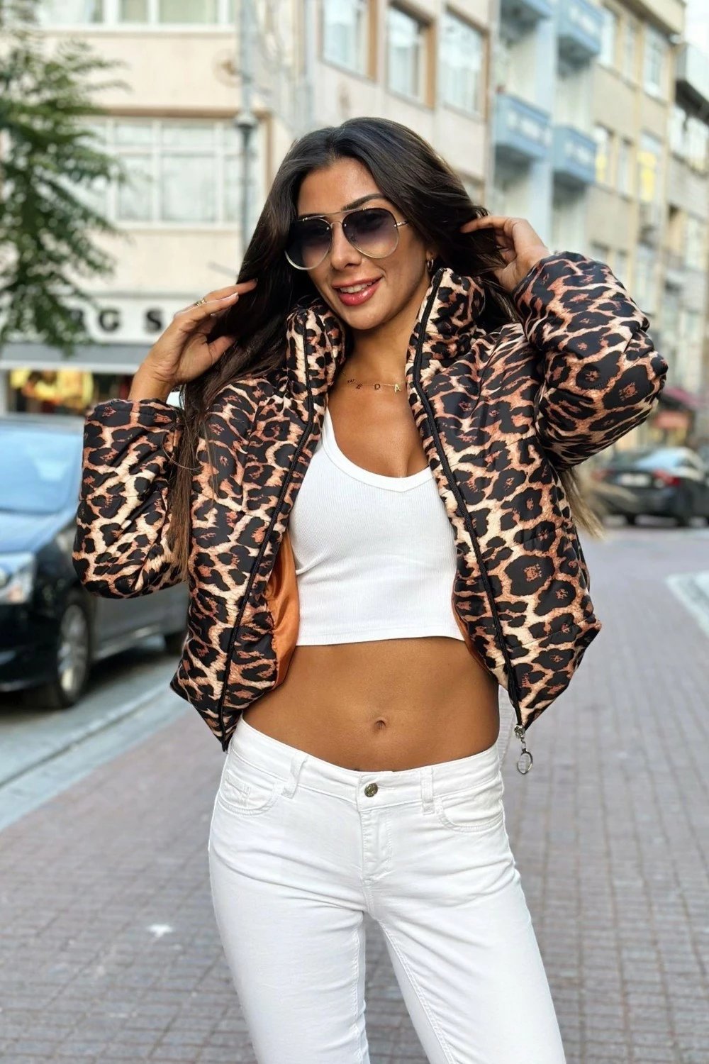 Pallto e shkurtër me qafë të lartë dhe me model leopard për femra nga Keyifli Moda