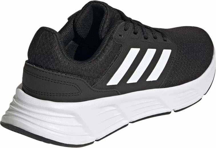 Atlete për femra adidas, të bardha dhe të zeza