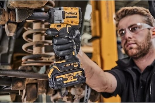 Çelës goditës DeWalt, 18V, me bateri Li-Ion, i zi