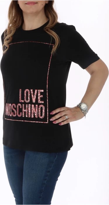 Maicë Love Moschino, femra