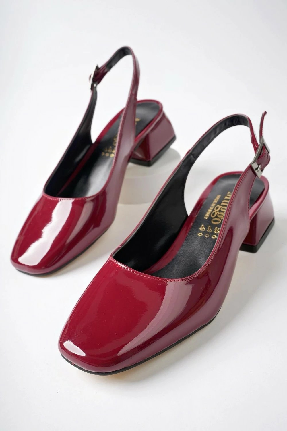 Këpucë për femra Muggo, të zeza