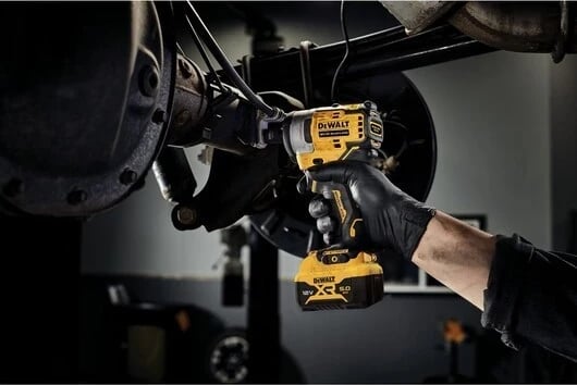 Çelës fuqie DeWALT DCF901P2-QW, 1/2" 340 N⋅m, Zi dhe Verdhe, 12 V