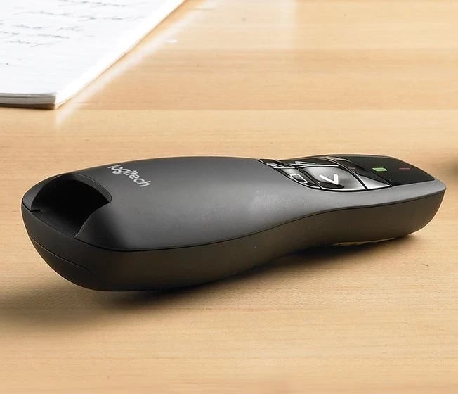 Prezantues me tregues laser Logitech Presenter R400, e zezë 