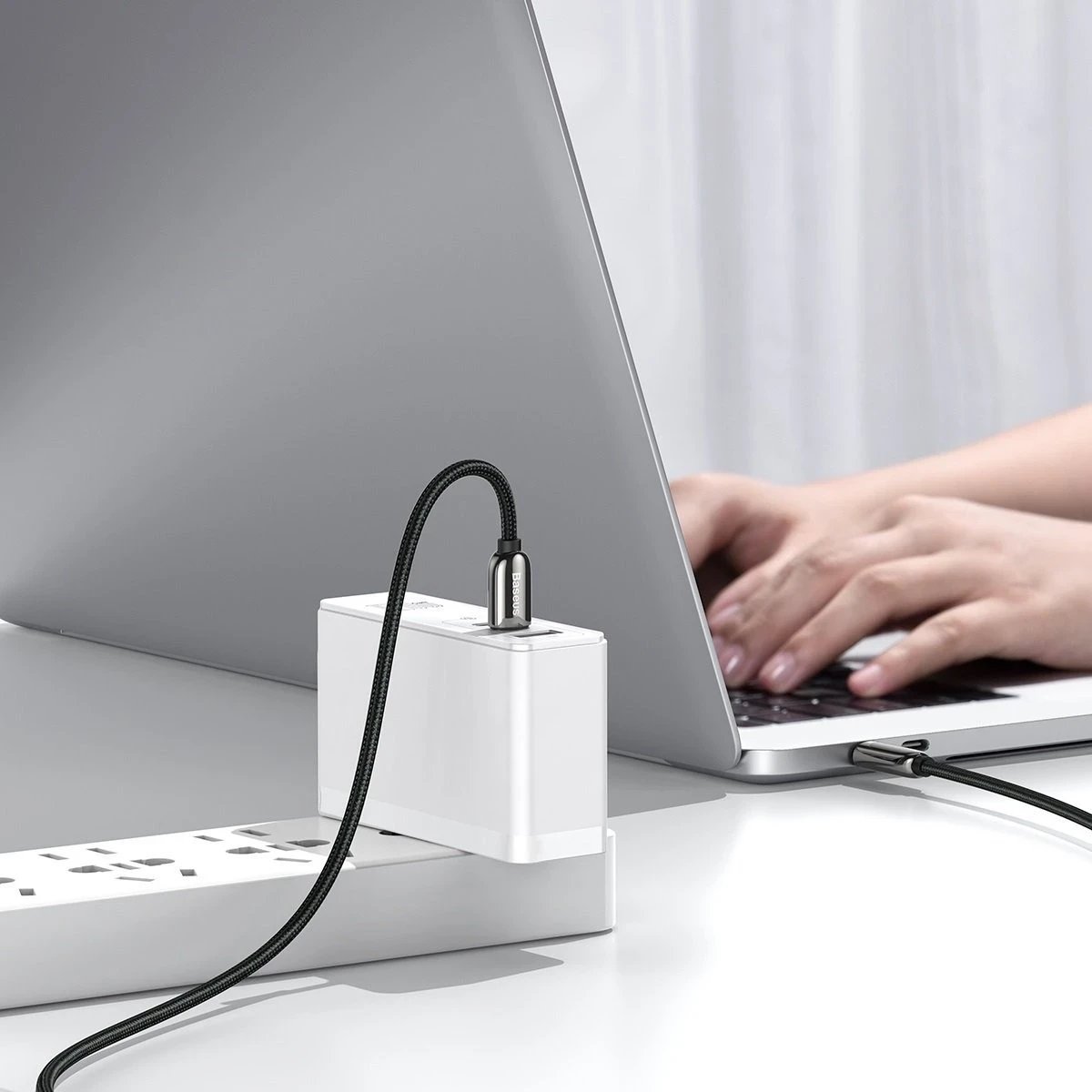 Kabllo ekrani USB-C në USB-C Baseus, 100 W, 2 m (e zezë)