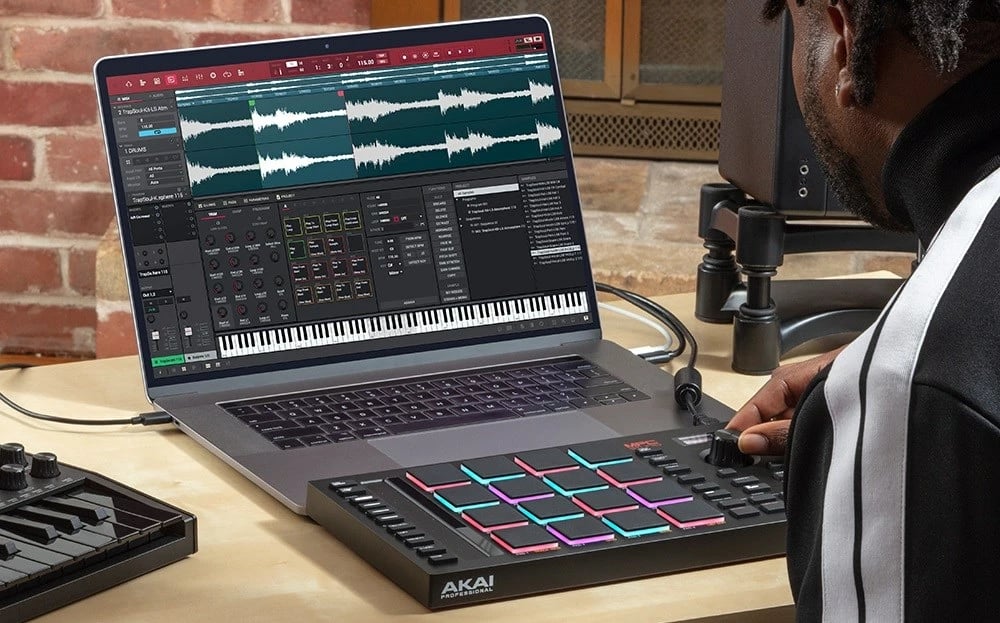 Stacioni i prodhimit muzikor AKAI MPC Studio II, MIDI USB, ngjyrë e zezë