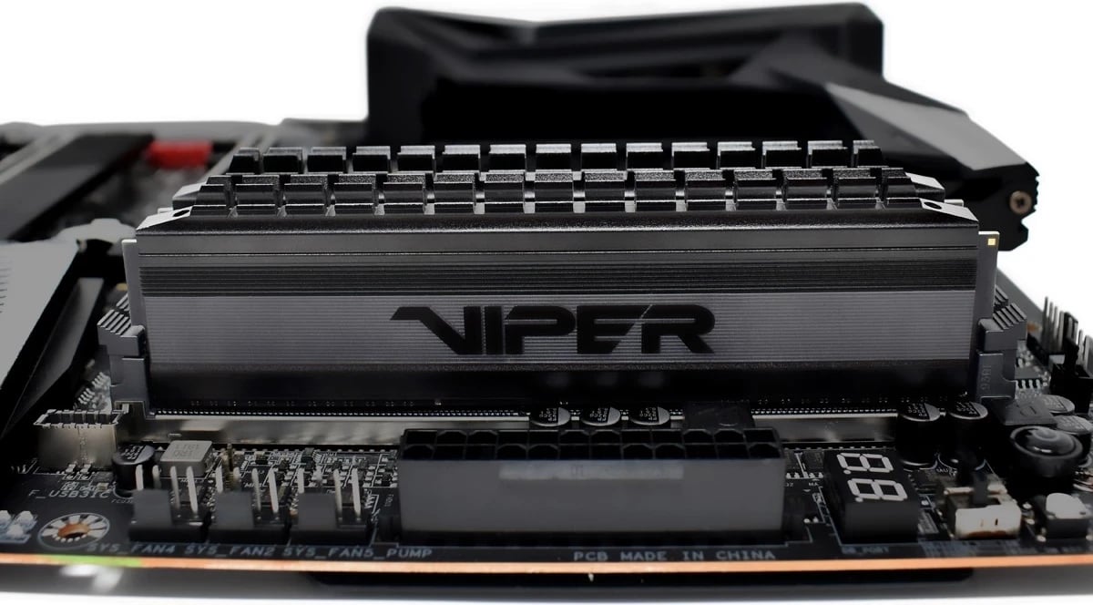 RAM Memorie Patriot Viper Blackout CL18, 16GB DDR4