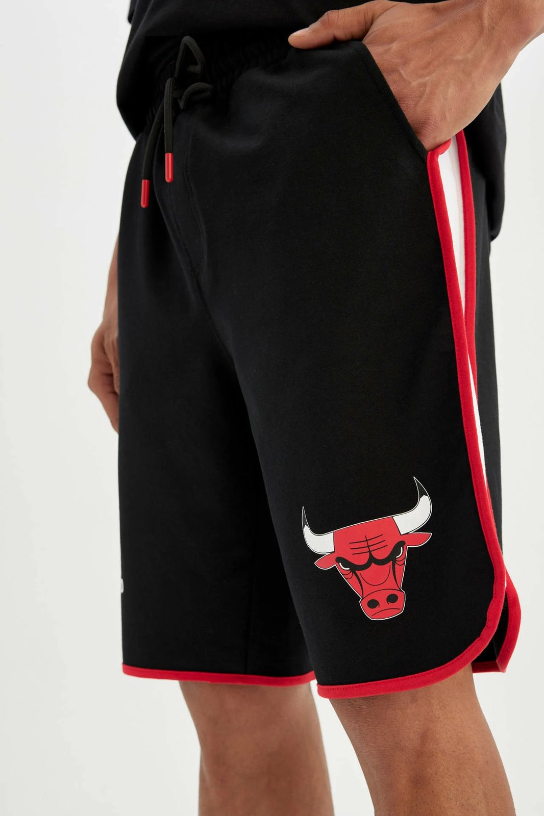 Shorce për meshkuj DeFacto NBA Chicago Bulls, të zeza