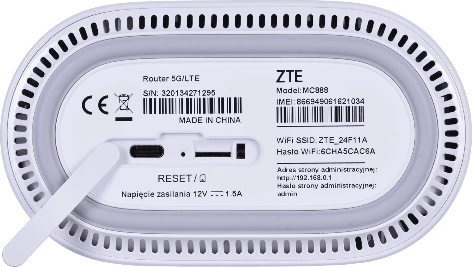 Router 5G ZTE MC888, i bardhë