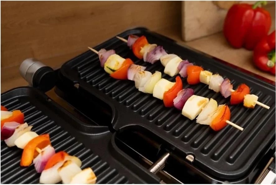 Grill kontakt Eldom GK2000, 1800W, pjatë të zëvendësueshme, LED, argjendtë-zi