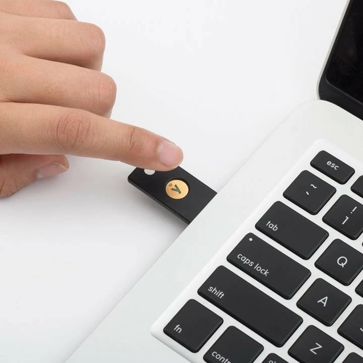 Çelës sigurie Yubico YubiKey 5 NFC, USB-A, i zi