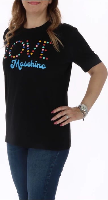 Maicë Love Moschino, femra