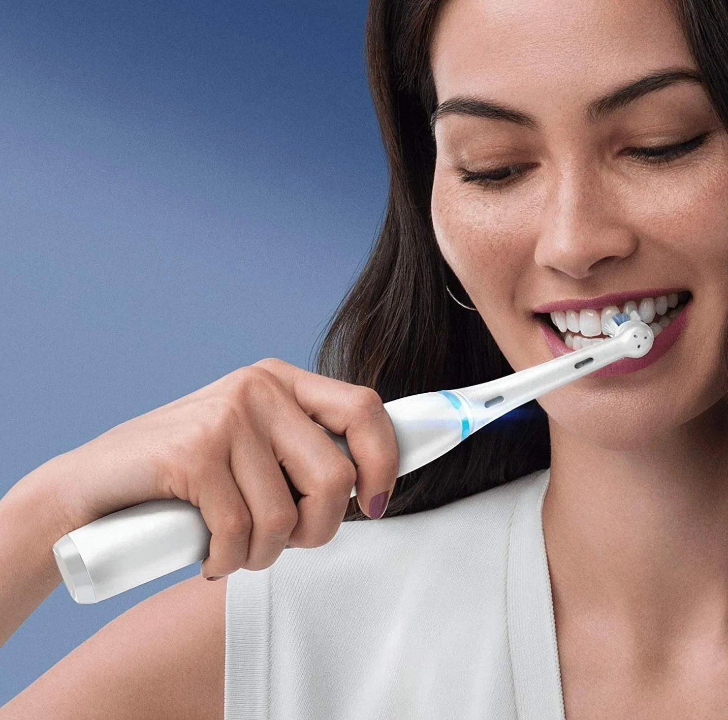 Furçë dhëmbësh elektrike Oral-B, Seria iO 7, e bardhë